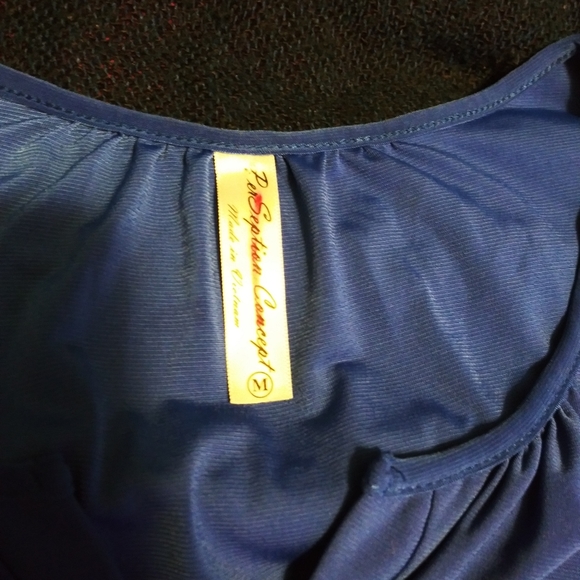 Tops - Picture 5 of 5